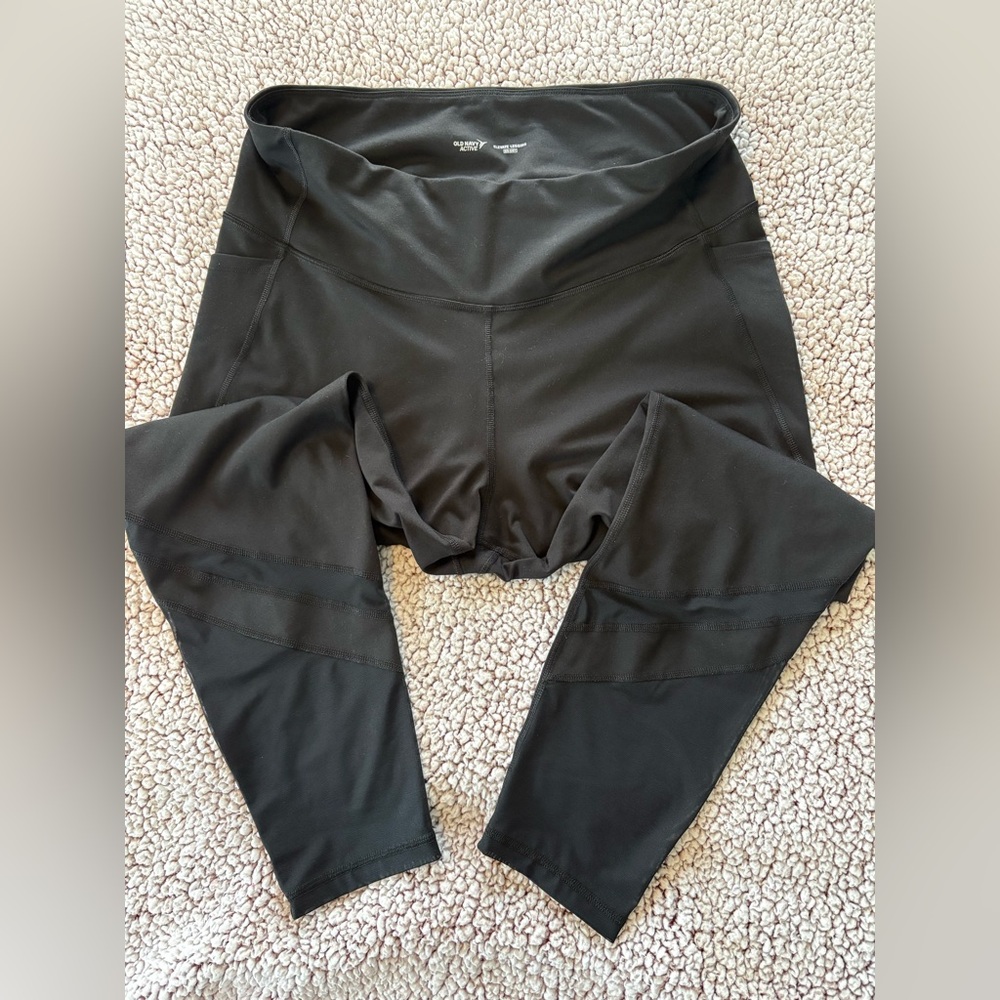 Old Navy High Rise 7/8 Pocket Active Elevate Leggings Go-Dry